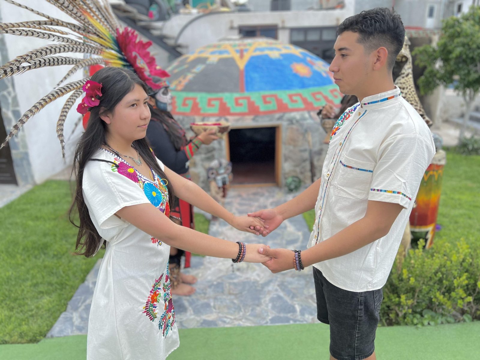 Participantes en la ceremonia de temazcal